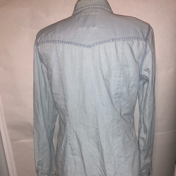 American Eagle Light Wash Denim Buttondown - Picture 4 of 5